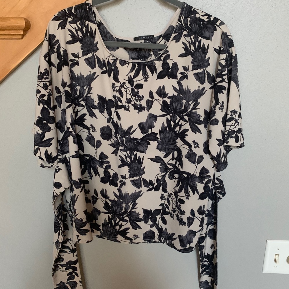 Black/pale pink blouse